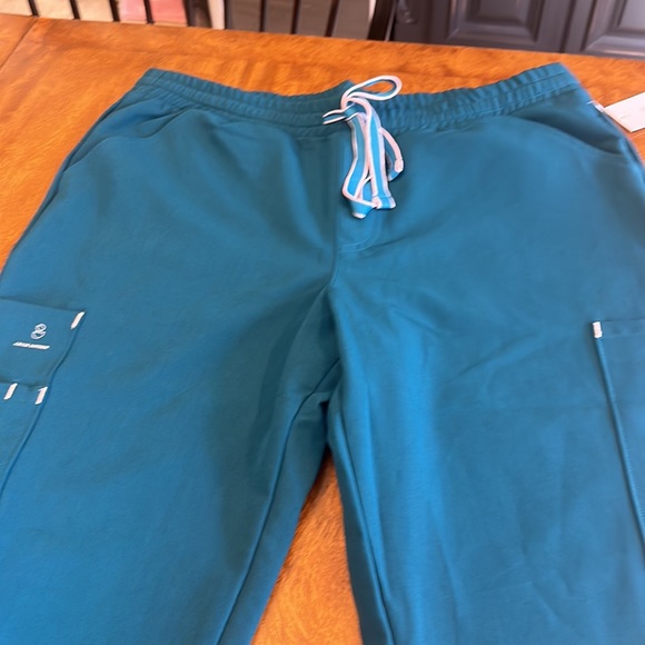 DOLAN women’s Madeleine 8 Pocket Slim Scrub Pants - Picture 15 of 16